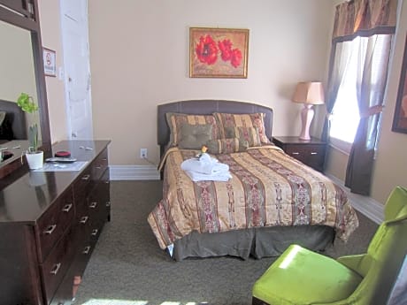 Standard Double Size Bed with Shared bathroom