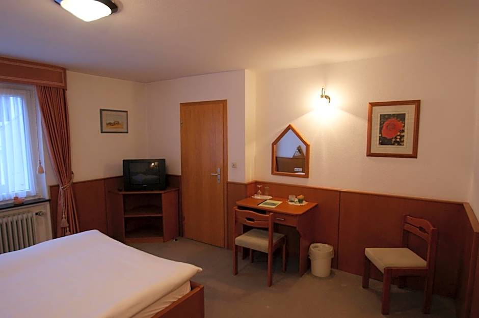 Zdjęcie 1 z 6 — Small Double Room