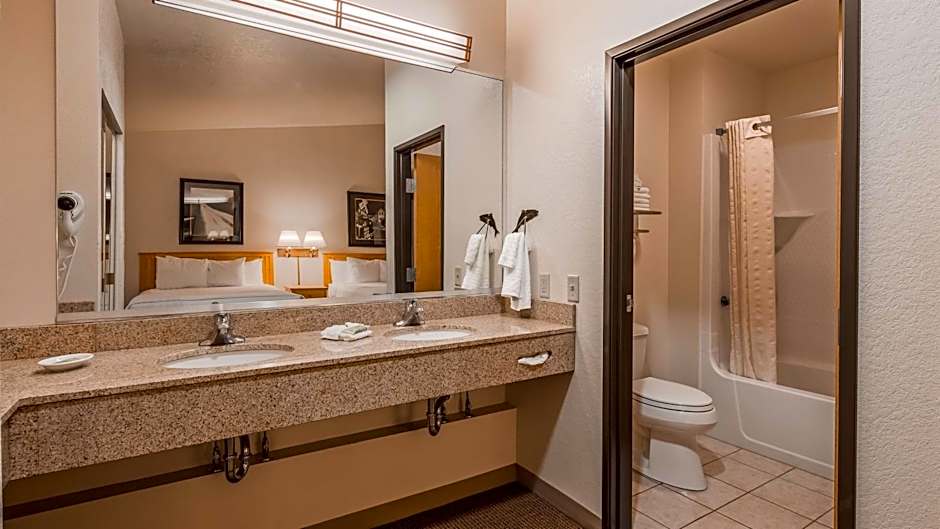 Best Western Golden Spike Inn & Suites