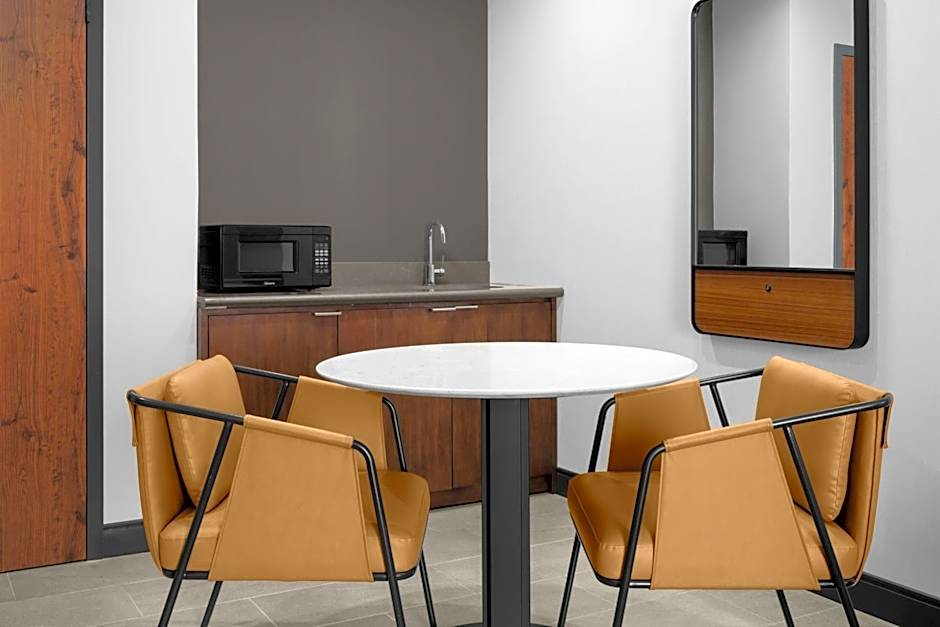 Courtyard by Marriott San Jose Airport
