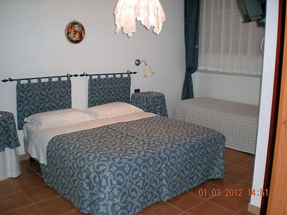 Photo 1 of 4 of Quadruple Room