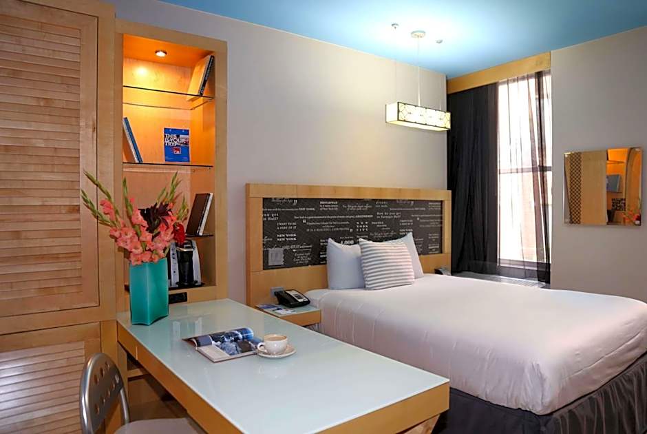 Tryp by Wyndham Times Square South
