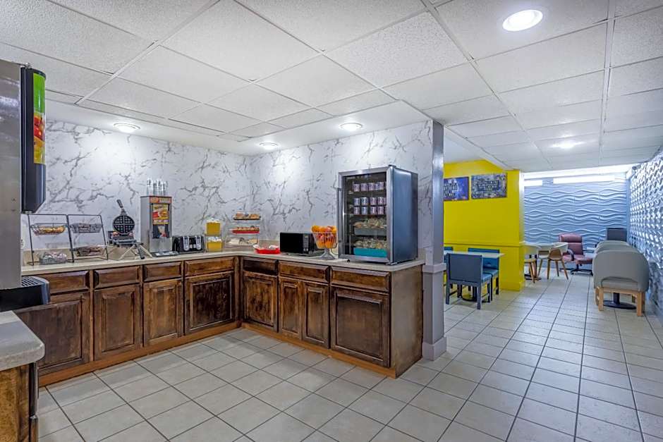 Days Inn & Suites by Wyndham Fayetteville NW Ft Bragg