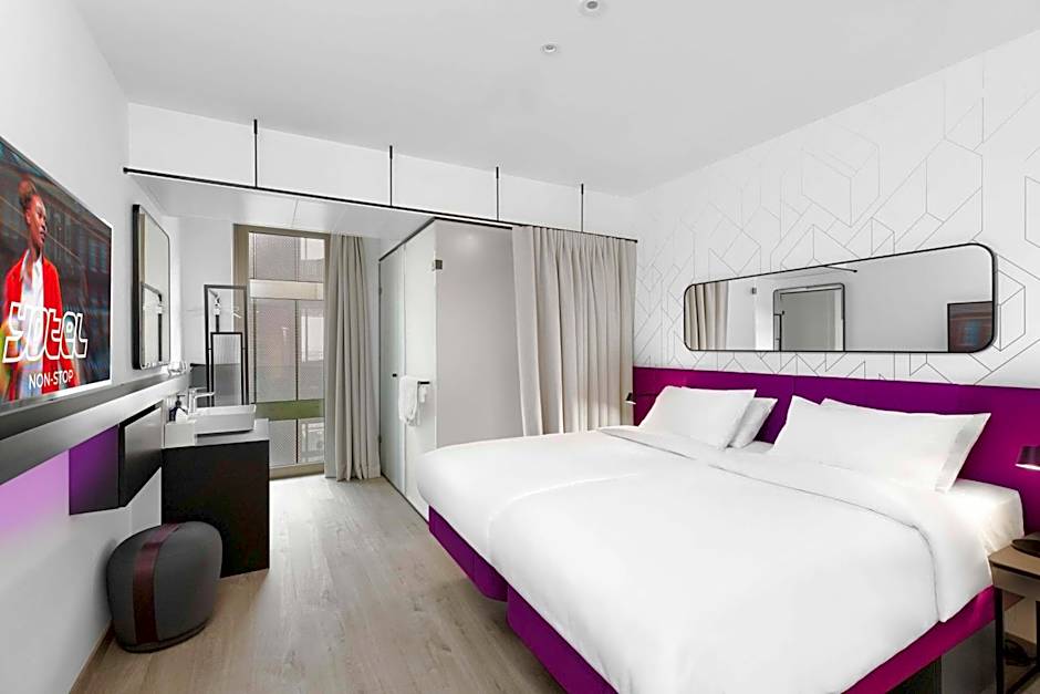 YOTEL Geneva Lake