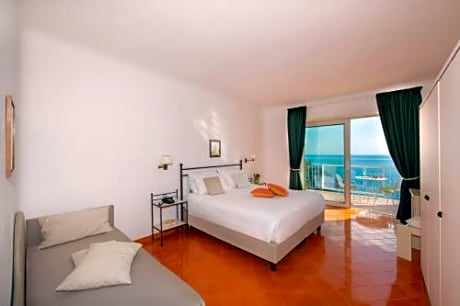 Deluxe Quadruple Room with Terrace and Sea View
