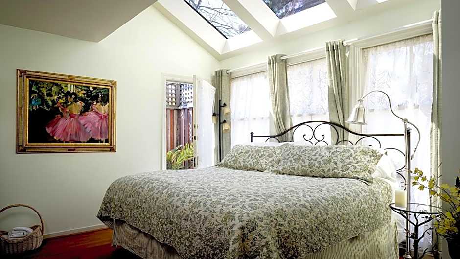 Cabernet House, an Old World Inn