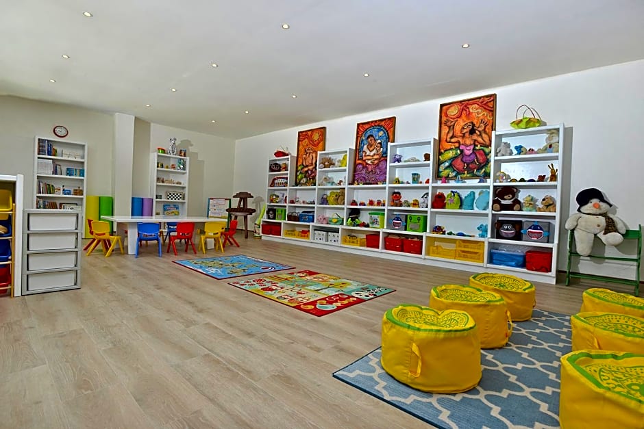 Costabella Tropical Beach Hotel