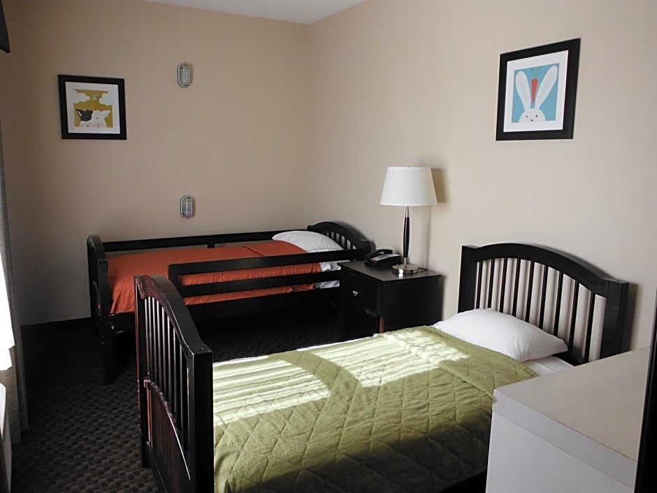 Holiday Inn Express & Suites Clinton By IHG