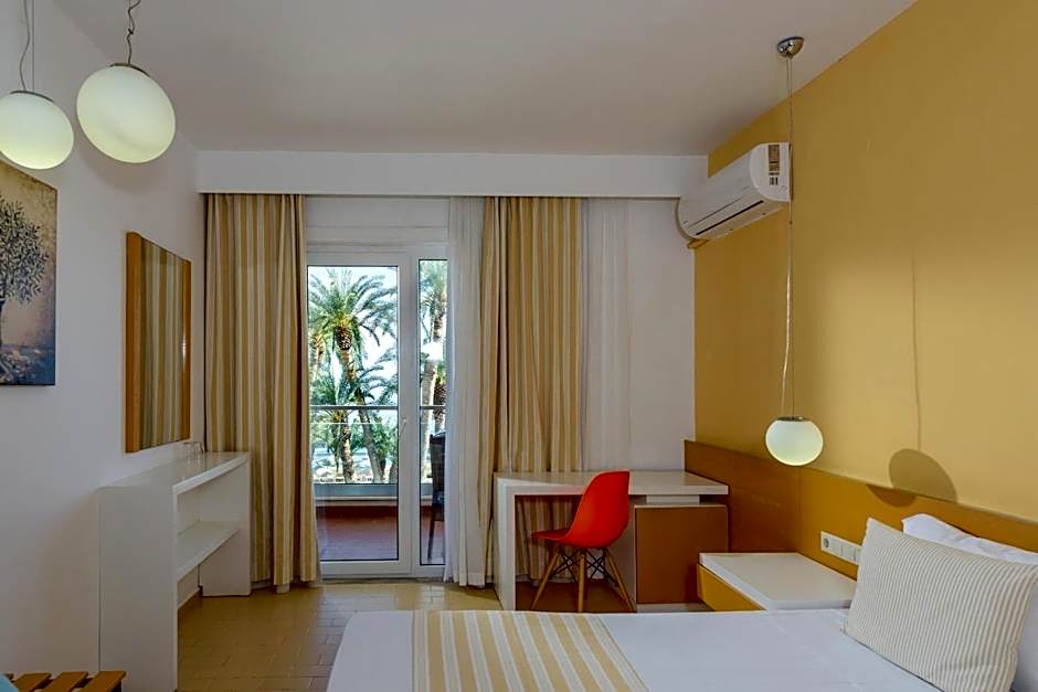 Zeus Hotels Palm Beach