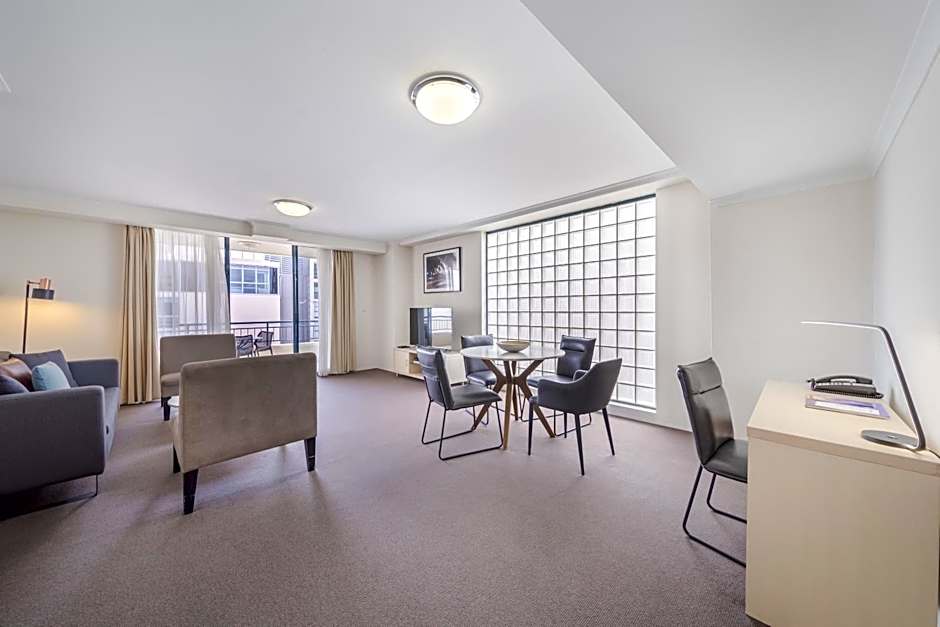 Oaks Sydney Castlereagh Suites