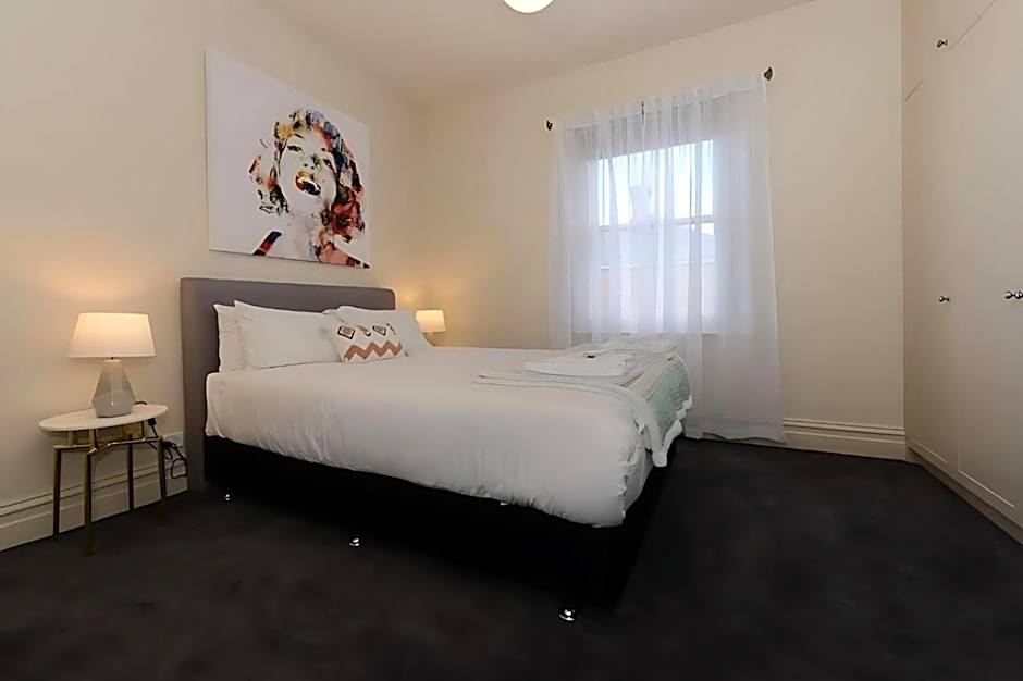 The Lollyshop Apartment in Battery Point