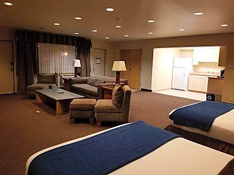 Courtyard Two Queen Murphy Beds with Kitchen