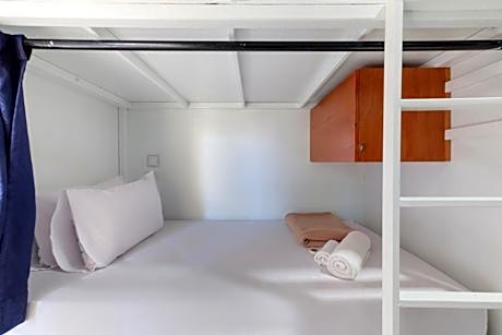 Bed in 6-Bed Mixed Dormitory Room