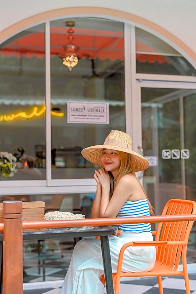 Sidewalk Boutique Hotel