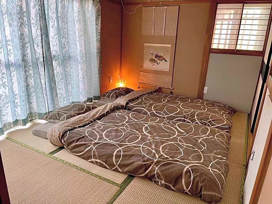 season guest house in nishi shinjuku 100 square meters, 4 bedrooms, 2 living rooms