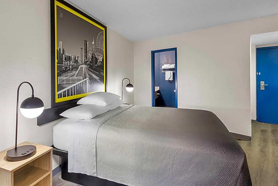 Super 8 by Wyndham Chicago IL