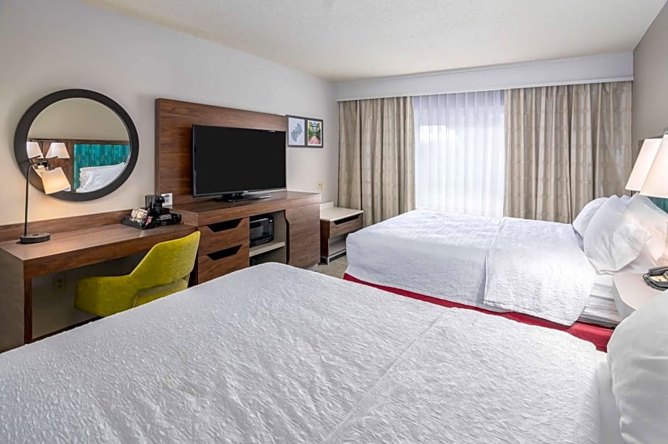 Hampton Inn By Hilton & Suites Manchester