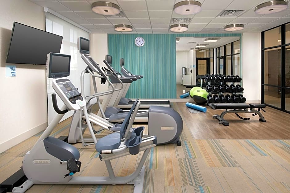 Holiday Inn Express & Suites North Brunswick By IHG