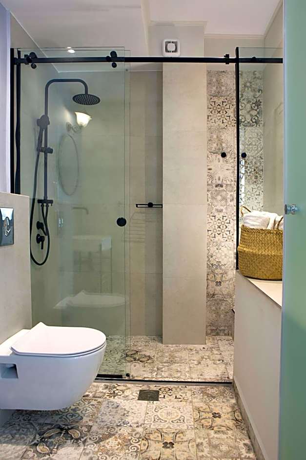 Edward Art Boutique Hotel