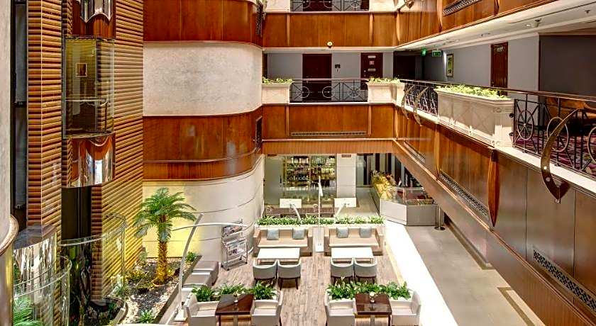 Howard Johnson Plaza by Wyndham Dubai Deira