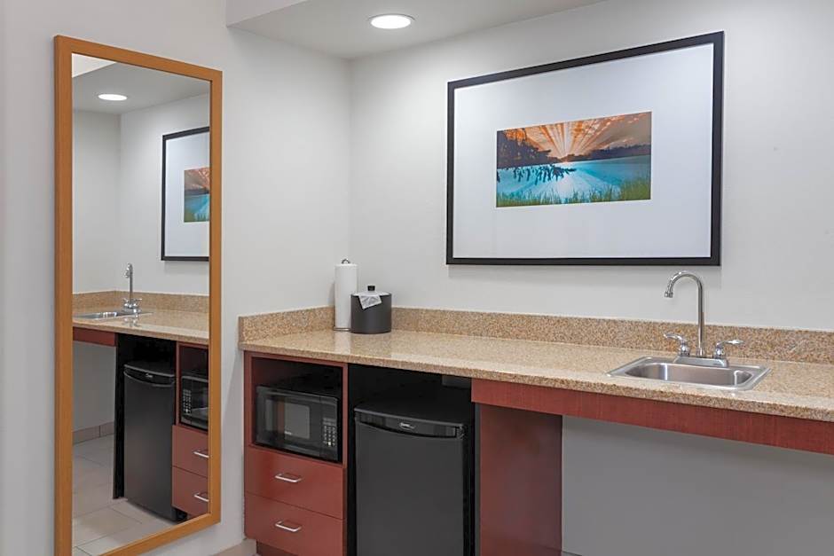 Hampton Inn & Suites Alexandria