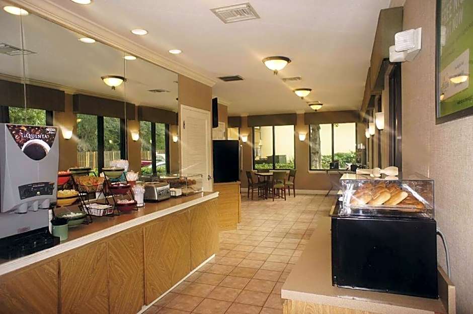 Baymont by Wyndham Intl Speedway/I-95/Daytona Beach