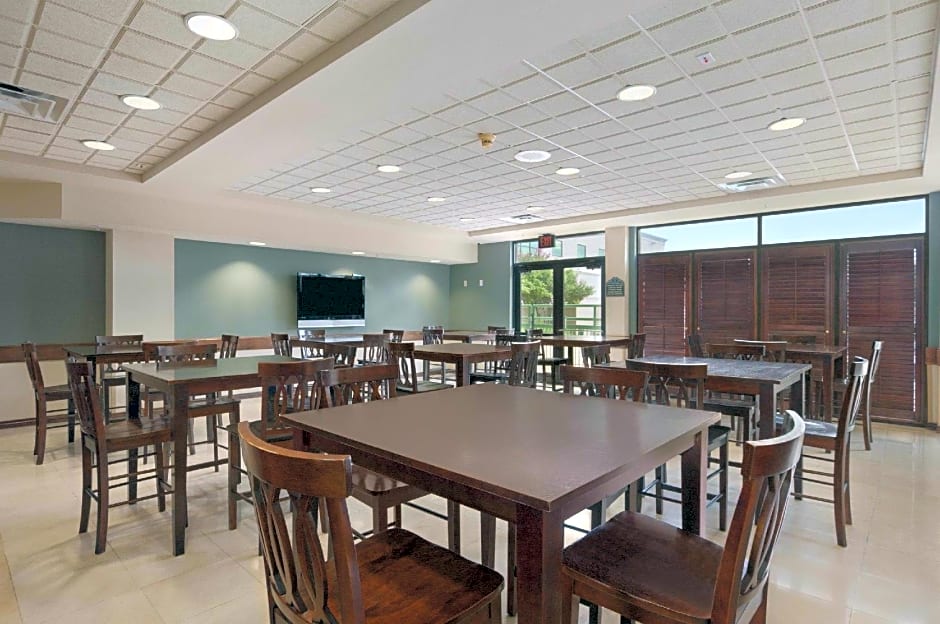 Wingate by Wyndham and Williamson Conference Center