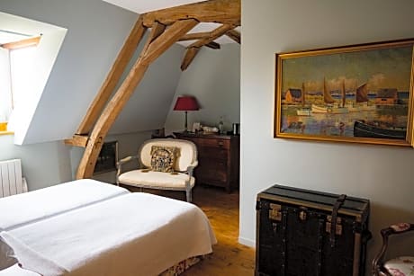Twin Room with Private Bathroom