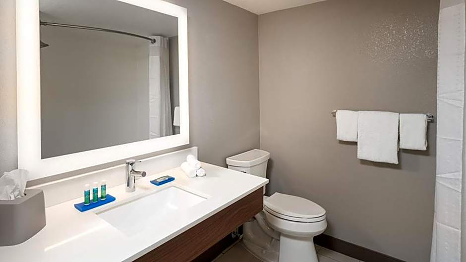 Holiday Inn Express & Suites - Jacksonville W - I295 and I10 By IHG