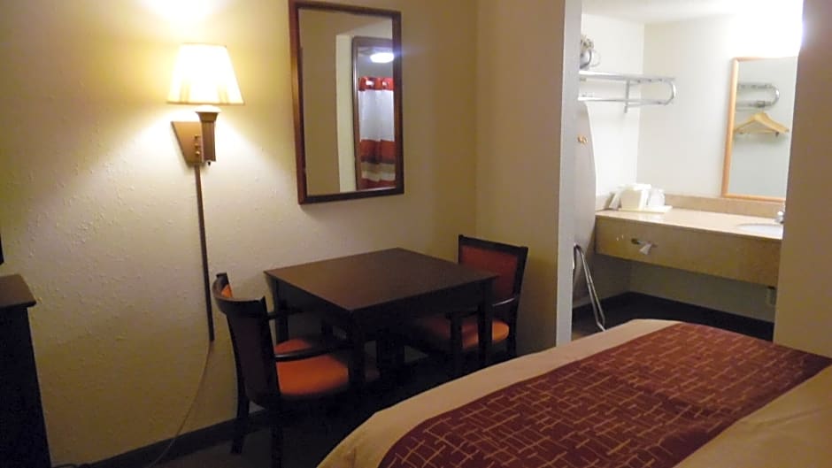 Red Roof Inn & Suites Oklahoma City Southwest