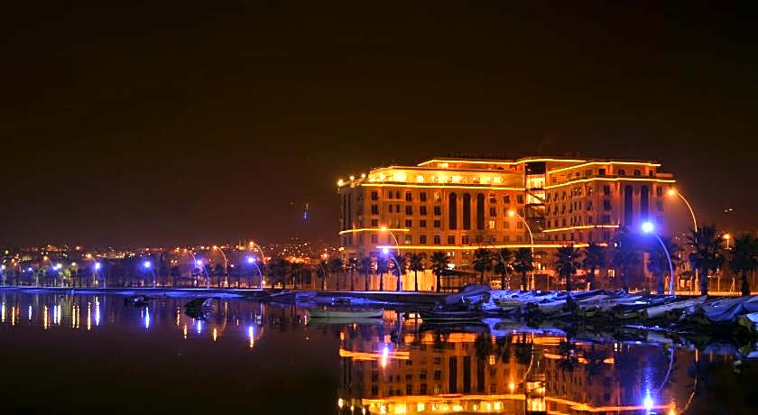 Wellborn Luxury Hotel