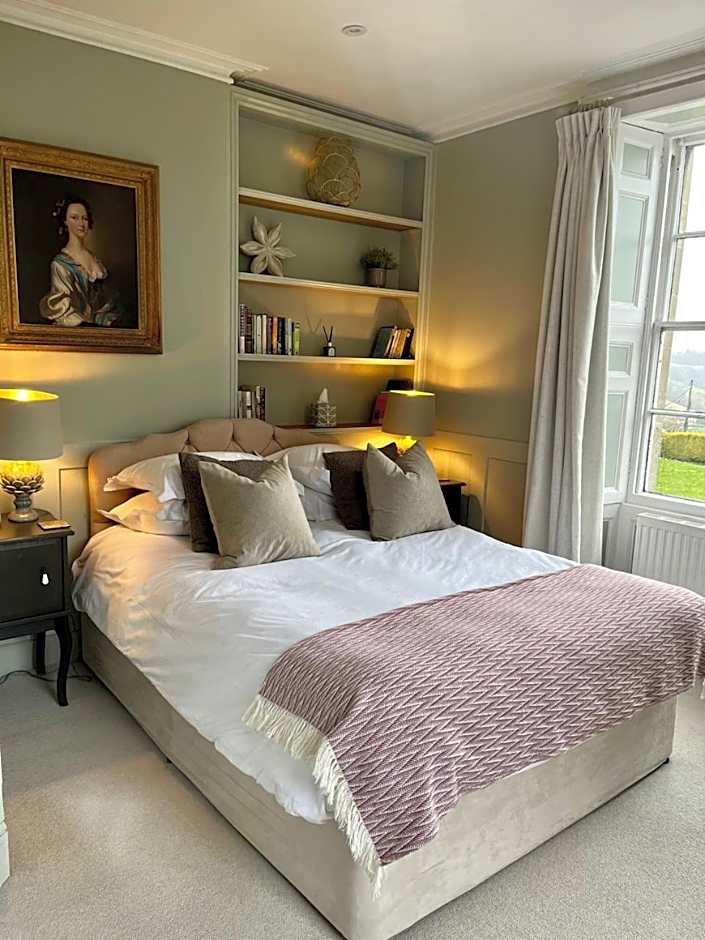 Burleigh Court Hotel