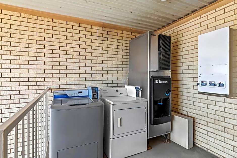 Super 8 by Wyndham Fredericksburg