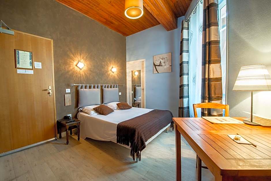 Logis Hôtels - Hôtel et Restaurant Les Voyageurs