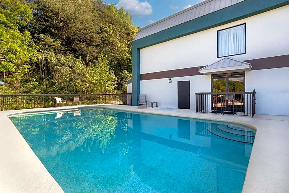 Clarion Pointe Cherokee