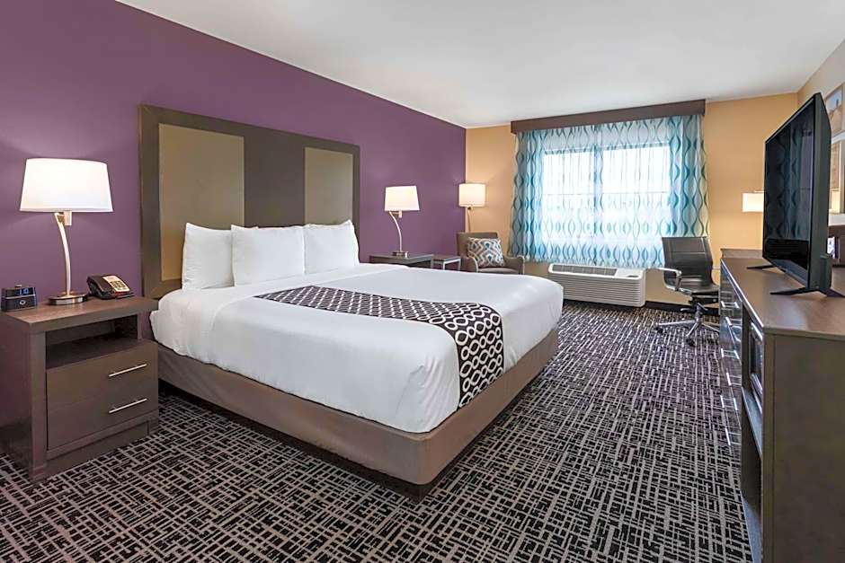 La Quinta Inn & Suites by Wyndham Wichita Airport