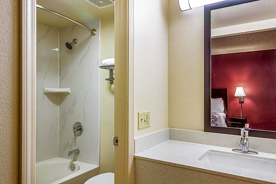 Red Roof Inn Houston East - I-10