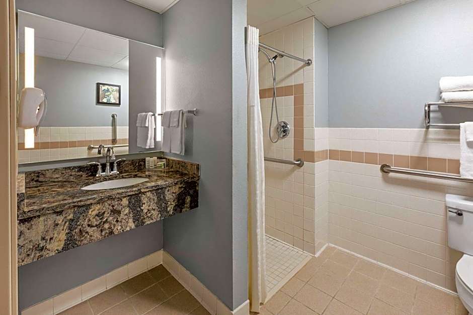 AmericInn by Wyndham North Branch