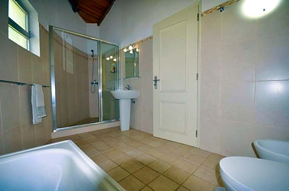 Fantastic outdoor area, private pool, Tennis Court Golf Practice Facility