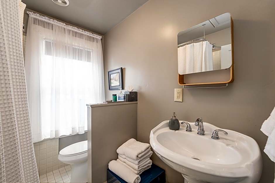 Nantucket Whale Inn, Half Moon Bay
