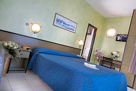 Family Room (2 Adults + 2 Children)