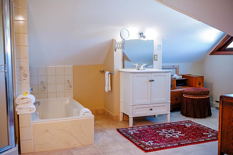 Dashwood Manor Seaside Bed & Breakfast