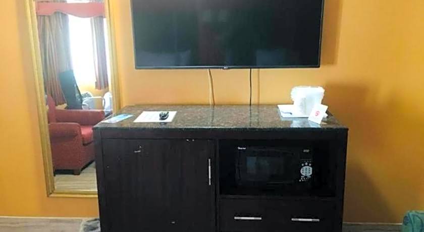 Travelodge by Wyndham Bay Shore Long Island