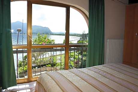 Double or Twin Room with Lake View