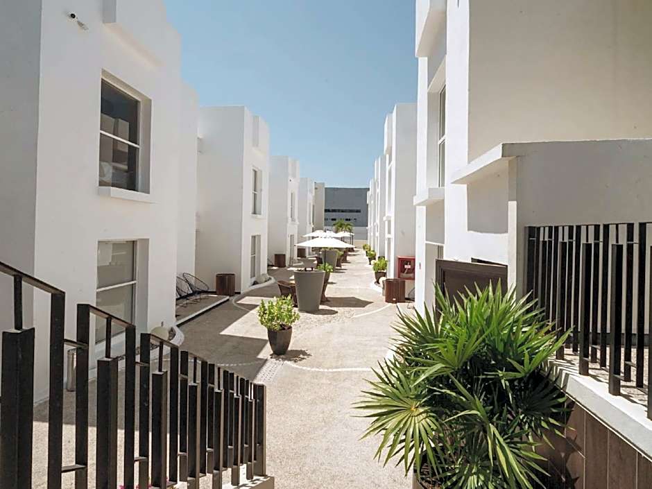 HS HOTSSON Hotel Acapulco