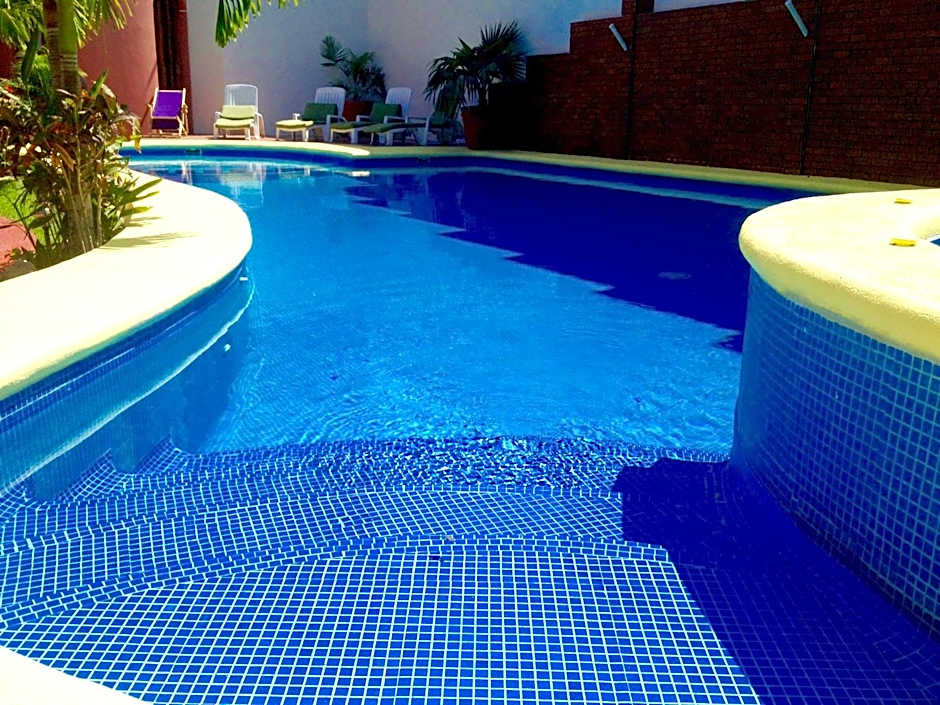 Hotel y Suites Los Encantos