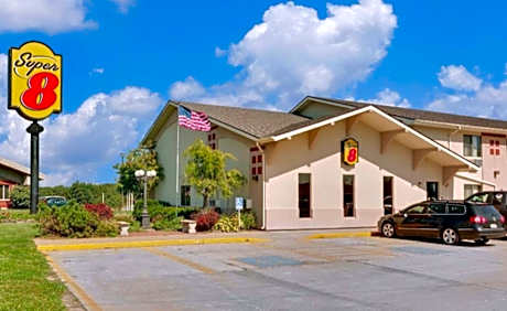 Super 8 by Wyndham Keokuk