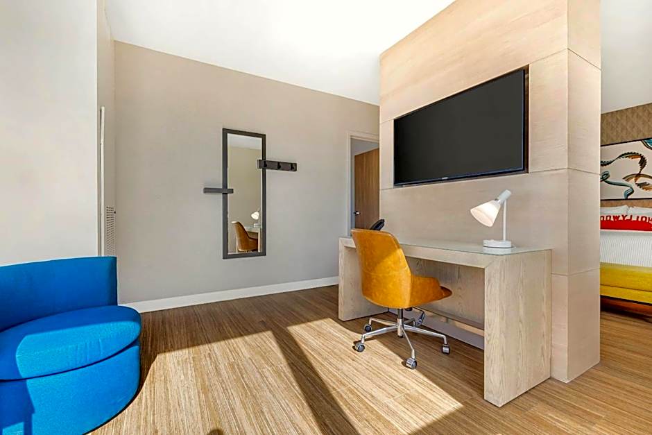 Cambria Hotel Burbank Airport