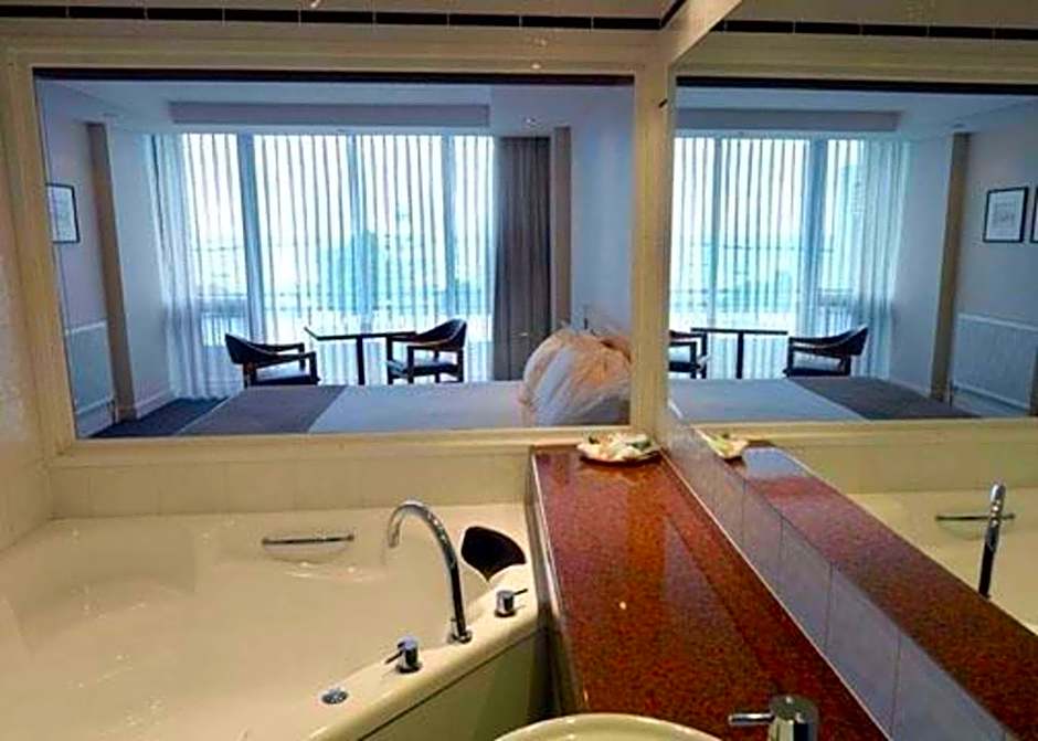 Richmond Henty Hotel