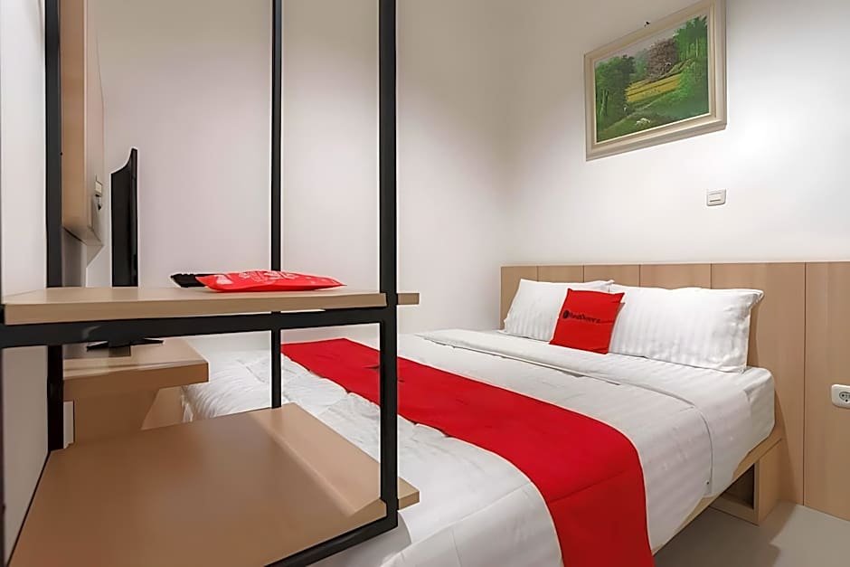 RedDoorz near Seasons City Mall 3